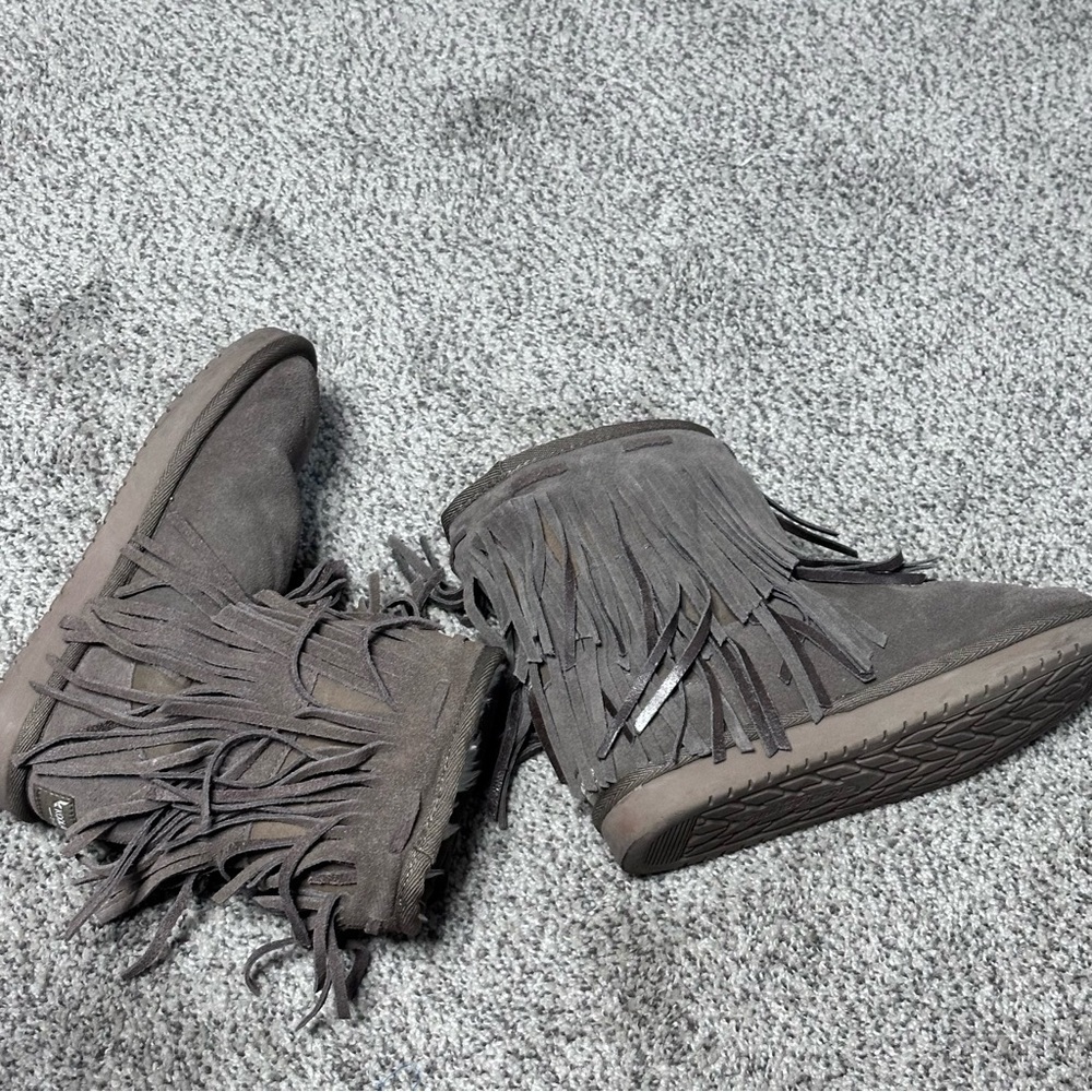 UGG Beige Boots Furry Fringe Walking Winter Girls Koolaburra SIZE US4, UK3, EU3 - Picture 2 of 11